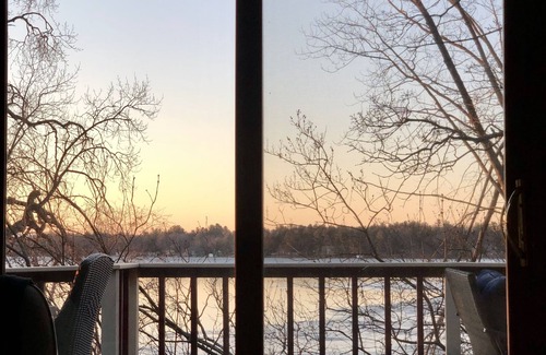 Wautoma House | Cozy and relaxing retreat on Lake Irogami.