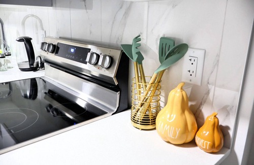 Northwest Calgary Apartment | Cozy and Serene 2BR Apartment-Perfect getaway in Calgary!