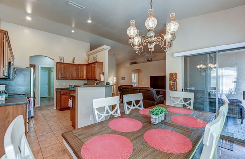Granville House | Cozy and Serene Family Private House - Pet Friendly