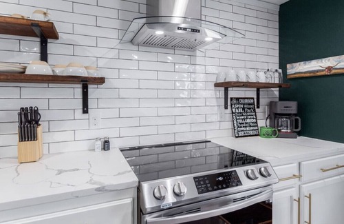 Berkley House | Cozy and Sophisticated 3 bedroom