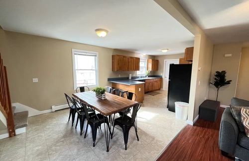 Pawcatuck House | Cozy and Spacious Coastal Cottage in Stonington Connecticut!