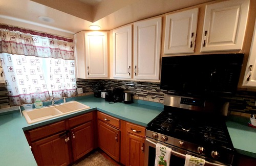 Cheektowaga House | Cozy and spacious oehman home