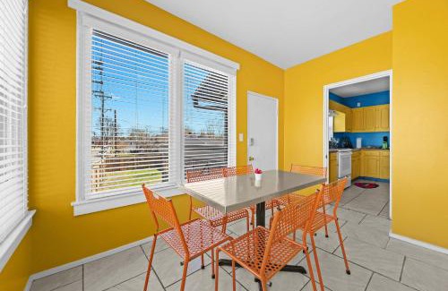 Merriwether House | Cozy and Spacious Retreat in Lou Arts District