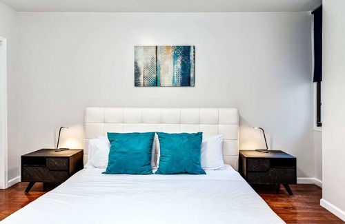 Chinatown Apartment | Cozy and Stylish 2BD Apt With Great Location!