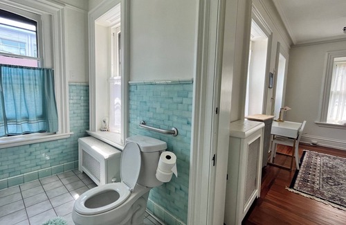 Newburgh House | Cozy and Sunny room in historic Newburgh