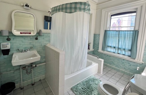 Newburgh House | Cozy and Sunny room in historic Newburgh