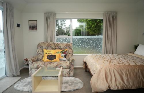 Christchurch House | Cozy and sunny room near City To Seapath