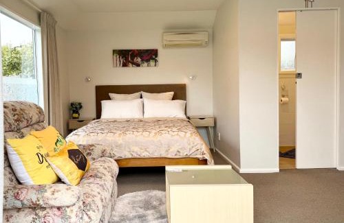 Christchurch House | Cozy and sunny room near City To Seapath