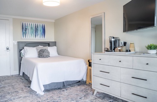 Hampton Hotel | Cozy and sweet second floor oceanfront room with private deck!