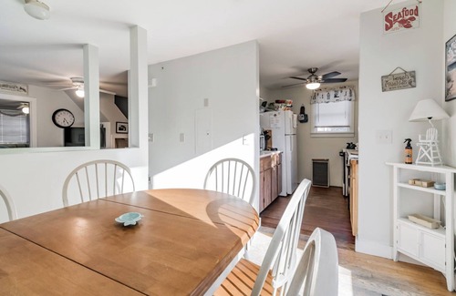 Ocean Park Condo | Cozy and tranquil retreat, just a short walk from the pristine beach!