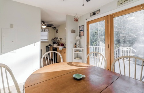 Ocean Park Condo | Cozy and tranquil retreat, just a short walk from the pristine beach!