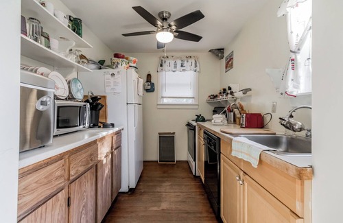 Ocean Park Condo | Cozy and tranquil retreat, just a short walk from the pristine beach!
