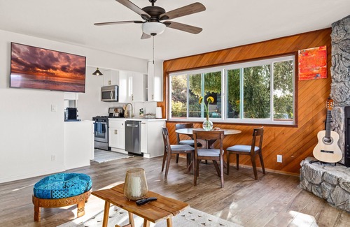 Sylvia Park House | Cozy and Tranquil 2 bdrm/2ba Home in the Hills of Topanga