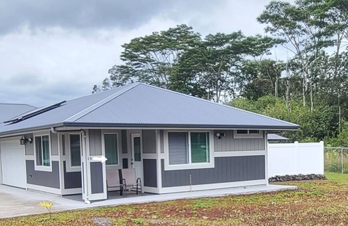 Keaau House | Cozy and Modern Style Studio with King Size Bed Free Laundry in HPP