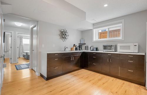 Tuxedo Park Apartment | Cozy and Welcoming 2BR Basement Suite In The Heart of Calgary