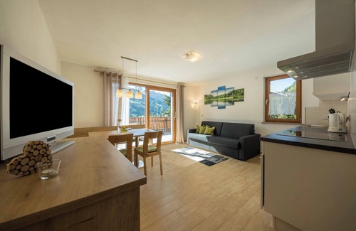 San Martino in Passiria Apartment | Cozy Apartment “Pfandlerhof Grün” with Mountain View, Wi-Fi, Balcony & Garden