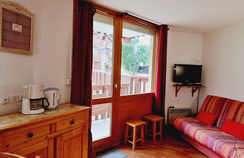 Montalbert Apartment | Cozy apartment, 500m from slopes, family-friendly, free parking