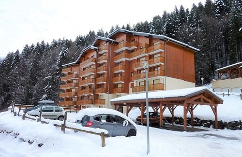 Saint-Jean-dʼAulps Apartment | Cozy apartment for 6 near slopes with balcony, ski locker and covered parking