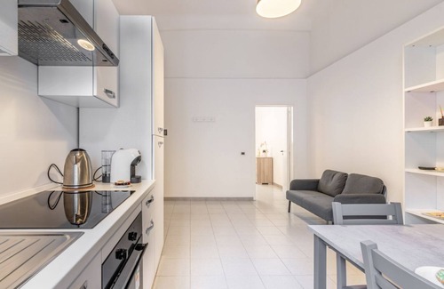 Municipio 2 Apartment | Cozy Apartment: 10 Min from Station and University