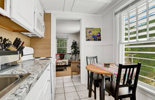 Pompano Beach Apartment | Cozy Apartment 2 miles from the beach with Pool