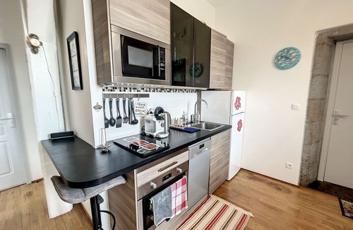 Granville Apartment | Cozy apartment, 200m beach, private parking, WiFi