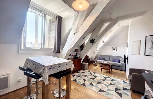 Granville Apartment | Cozy apartment, 200m beach, private parking, WiFi