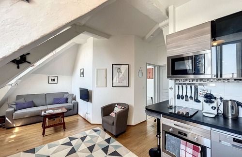 Granville Apartment | Cozy apartment, 200m beach, private parking, WiFi