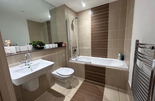 Cheetham Hill Apartment | Cozy Apartment 5 min walk from Manchester Arena