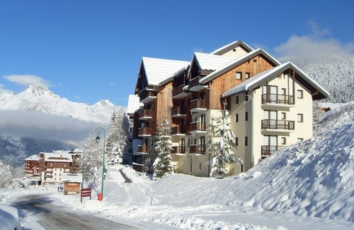 Valfrejus Apartment | Cozy apartment 6/8 ppl, Valfréjus, near slopes and cable cars