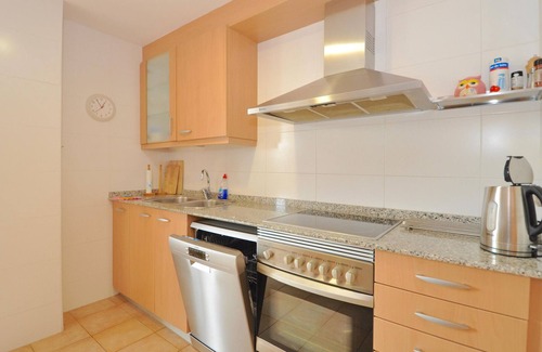 Lloret de Mar Apartment | Cozy Apartment - A/C, 300m from Beach, Pool & Parking in Lloret de Mar