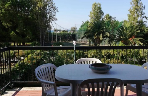 Milianni Apartment | Cozy apartment a stone's throw from the sea, with private parking space