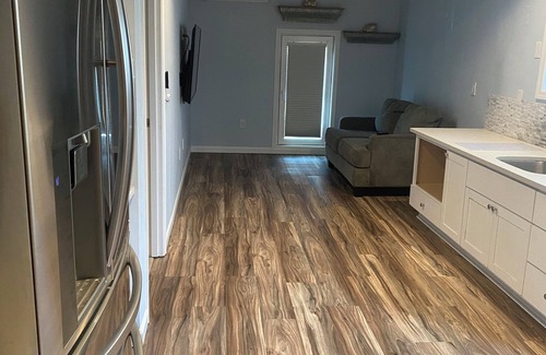 Albany Apartment | Cozy Apartment by pond - Pet-friendly