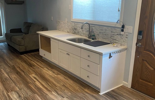Albany Apartment | Cozy Apartment by pond - Pet-friendly