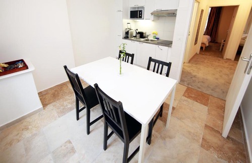 Le Prieure Apartment | Cozy Apartment close to Cornavin Train Station and lake