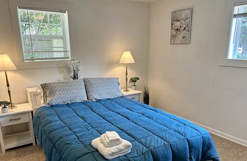 Hickory House | Cozy apartment close to Downtown