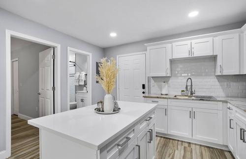 Lake Magdalene Condo | COZY apartment close to Bush GARDEN, 15min DOWNTOWN TAMPA