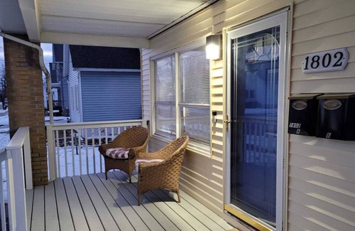 Two Rivers Apartment | Cozy apartment close to Neshota beach and 35 minutes from Lambau field.