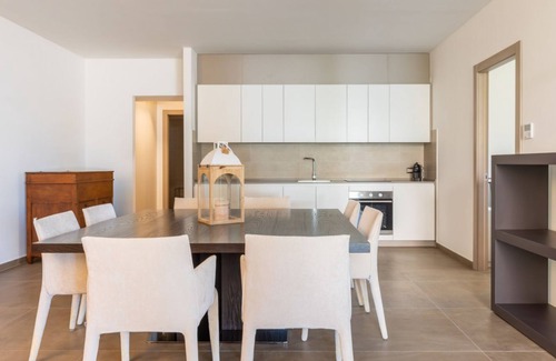Perugia Apartment | Cozy apartment equipped with all comforts to accommodate up to 6 people, with two bedrooms and two bathrooms. The accommodation is located in a modern condominium complex with a shared swimming pool and enjoys a pleasant view of the shared garden. Semi-c