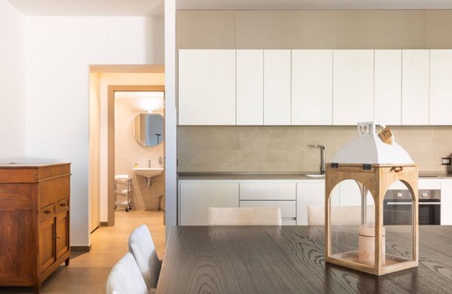 Perugia Apartment | Cozy apartment equipped with all comforts to accommodate up to 6 people, with two bedrooms and two bathrooms. The accommodation is located in a modern condominium complex with a shared swimming pool and enjoys a pleasant view of the shared garden. Semi-c