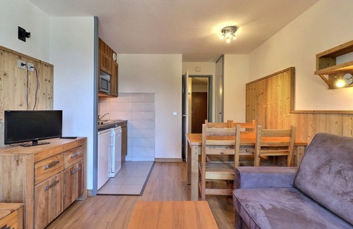 La Perriere Apartment | Cozy Apartment for 4 in La Tania - Ski-in/Ski-out, Balcony, Centrally Located