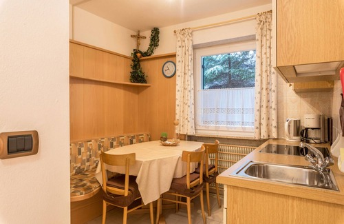 Laion Apartment | Cozy Apartment "Geranie - Sonnleitn" with Mountain View & Balcony