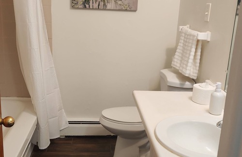 Dearborn Heights Apartment | Cozy Apartment Getaway