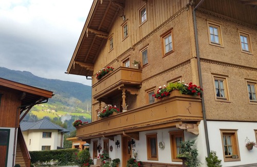 Stumm Apartment | cozy apartment in a central location with internet, parking, balcony