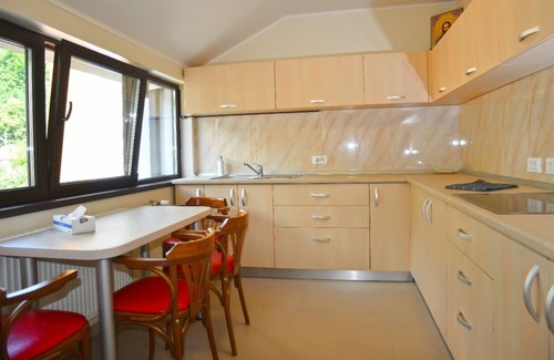 Busteni Apartment | Cozy apartment in Bușteni with kitchen, common play room and outside fitness