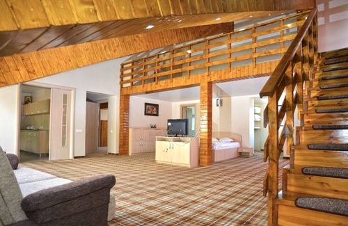 Busteni Apartment | Cozy apartment in Bușteni with kitchen, common play room and outside fitness