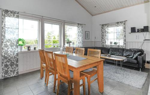 Syssleback Apartment | Cozy Apartment In Sysslebäck With Sauna