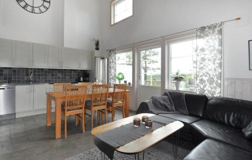 Syssleback Apartment | Cozy Apartment In Sysslebäck With Sauna