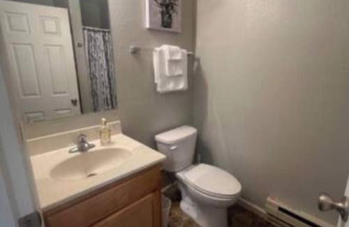 Muncie Apartment | Cozy apartment in tranquil Muncie with AC, WiFi