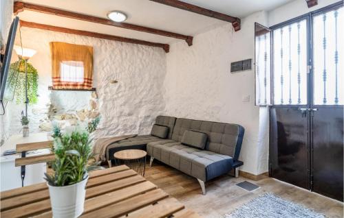 Ubrique Apartment | Cozy Apartment In Ubrique With Wifi