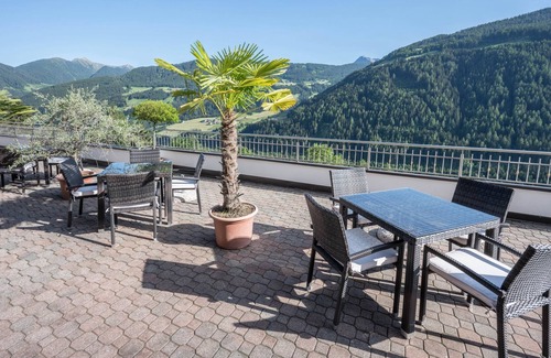 Mareta Apartment | Cozy Apartment Krokus with Mountain View, Wi-Fi, Sauna, Terrace & Balcony; Parking Available